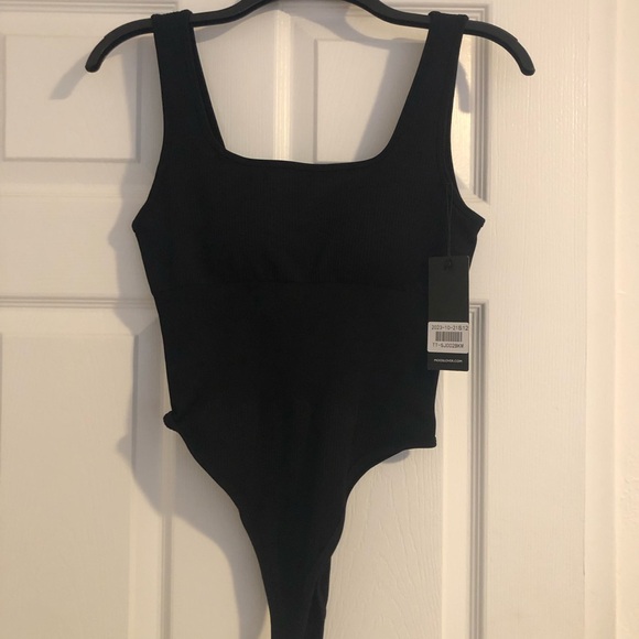 New black body suit perfect for the summertime. Size medium - Picture 12 of 13